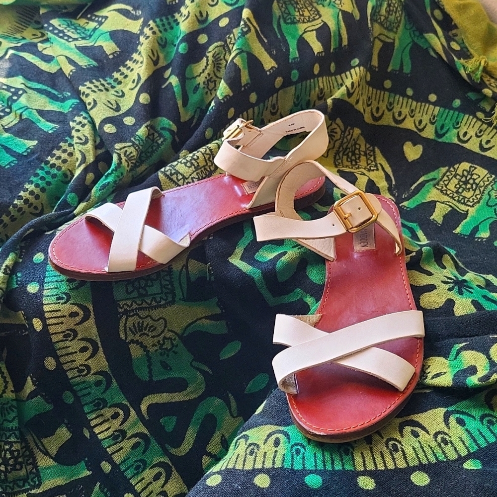 STEVE MADDEN White Leather Sandals